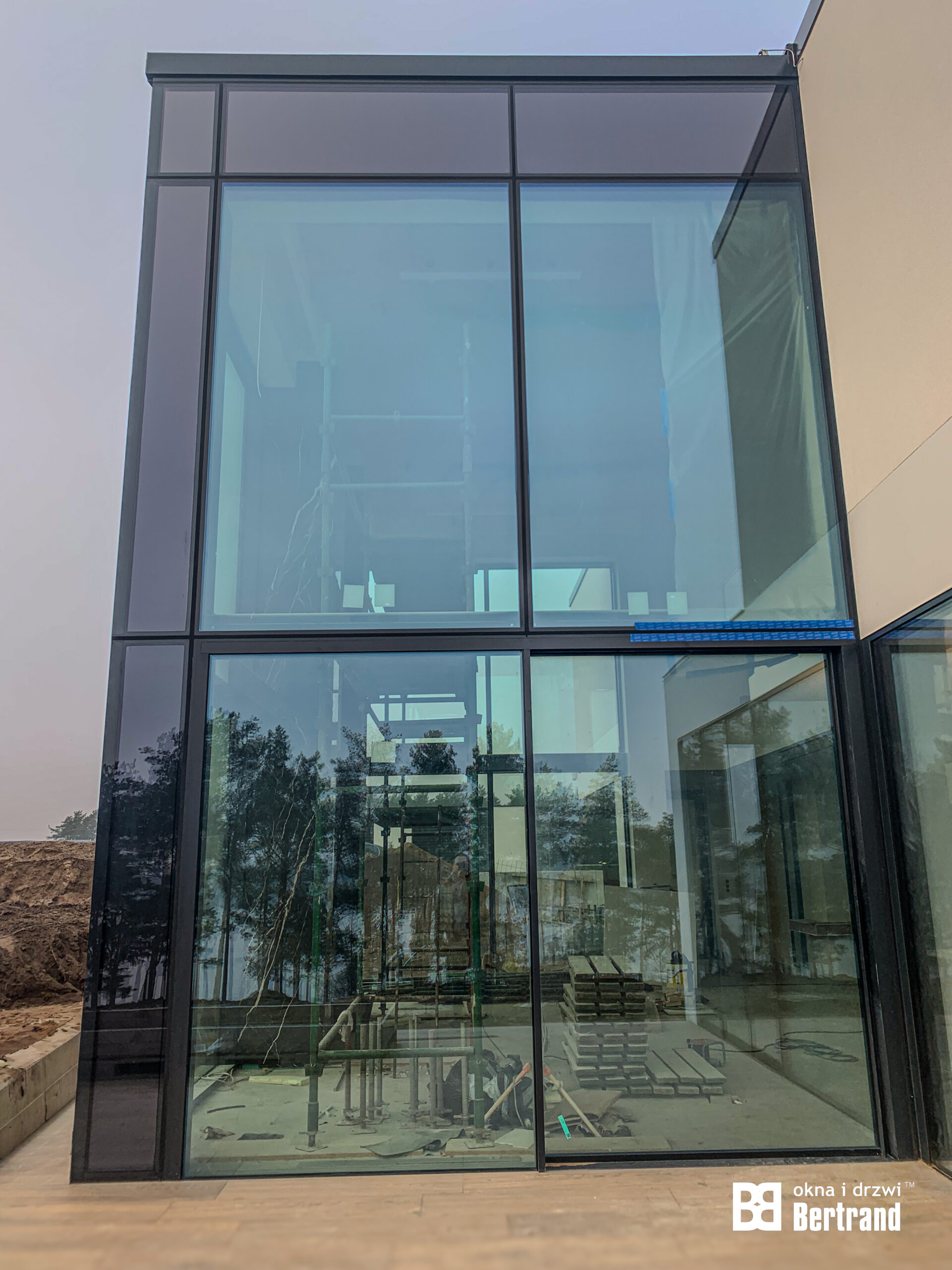 Aluminum joinery in large glazing? Fashion or a permanent trend?