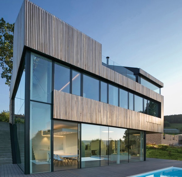 MasterLine 10 to nowoczesne okna aluminiowe o wysokiej energooszczędności i szczelności. Idealne do domów pasywnych i nowoczesnych inwestycji.